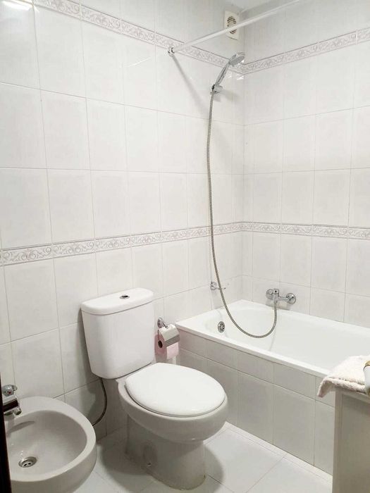 Quarto para arrendar em Paço DArcos, com área de 20m2, mobilado