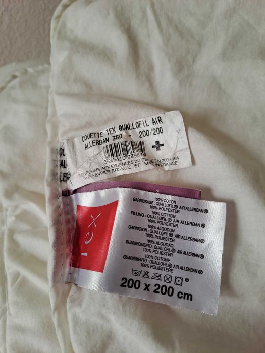 Botões e material de costura