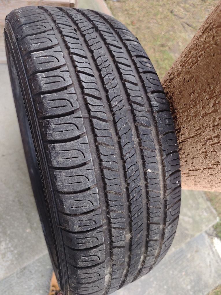 Sprzedam 1 oponę wielosezonowa całoroczna GOODYEAR ASSURANCE 225/60 R1