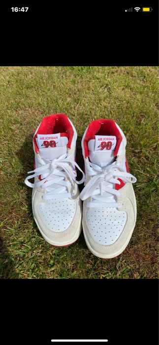 Ténis Nike Air Jordan Branco e Vermelho