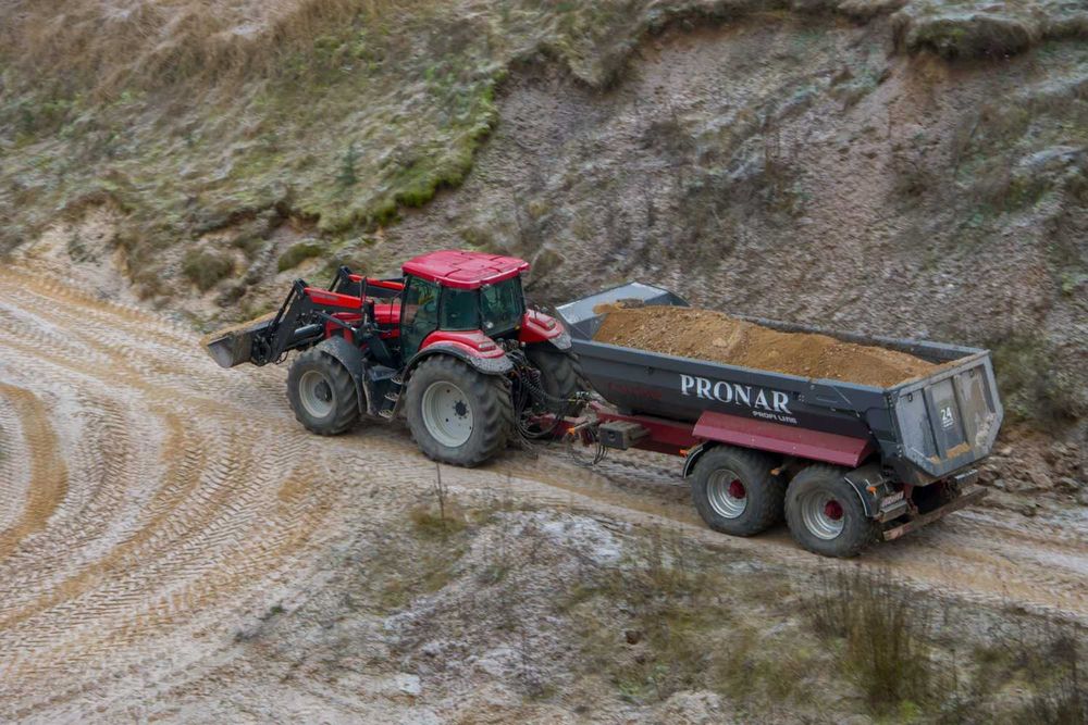 Przyczepa skorupowa budowlana PRONAR T701HP i inne modele