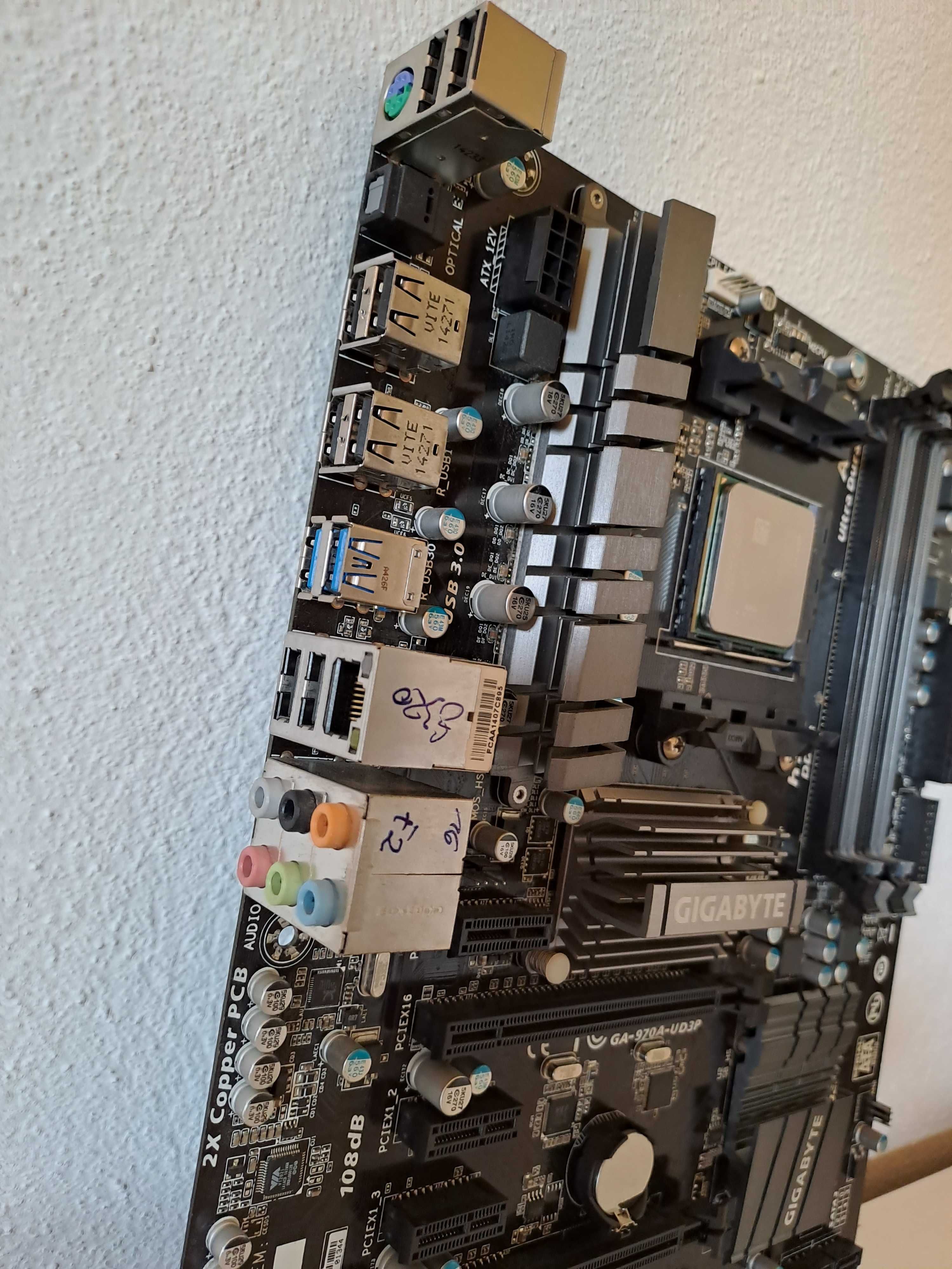 Motherboard Gigabyte GA-970A-UD3P para AMD AM3+