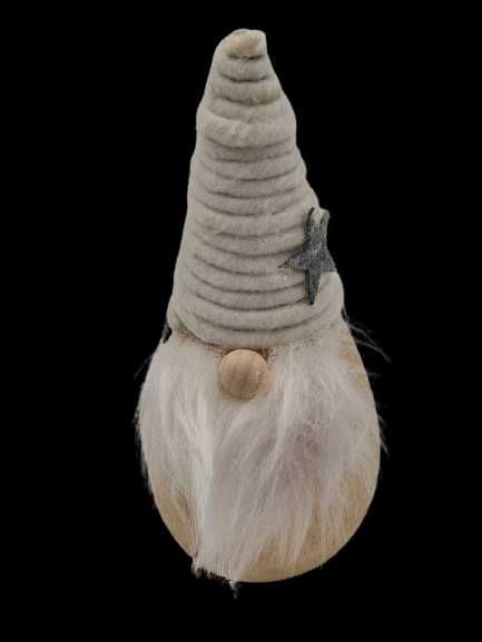 Drewniany skrzat krasnal z białą czapeczką