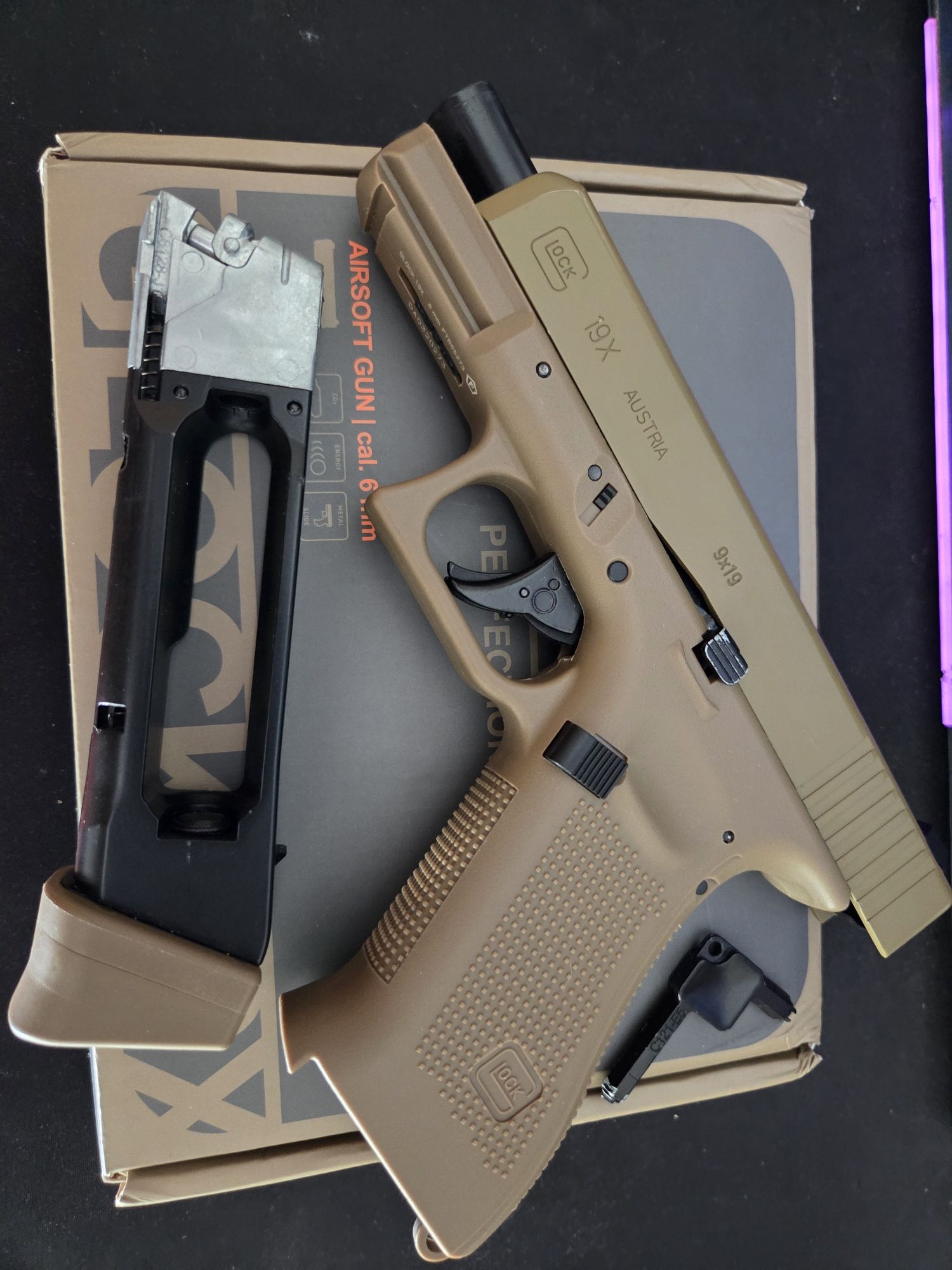 Umarex Glock 19x + 45 Co2 + 1000 BBs + Fast loader