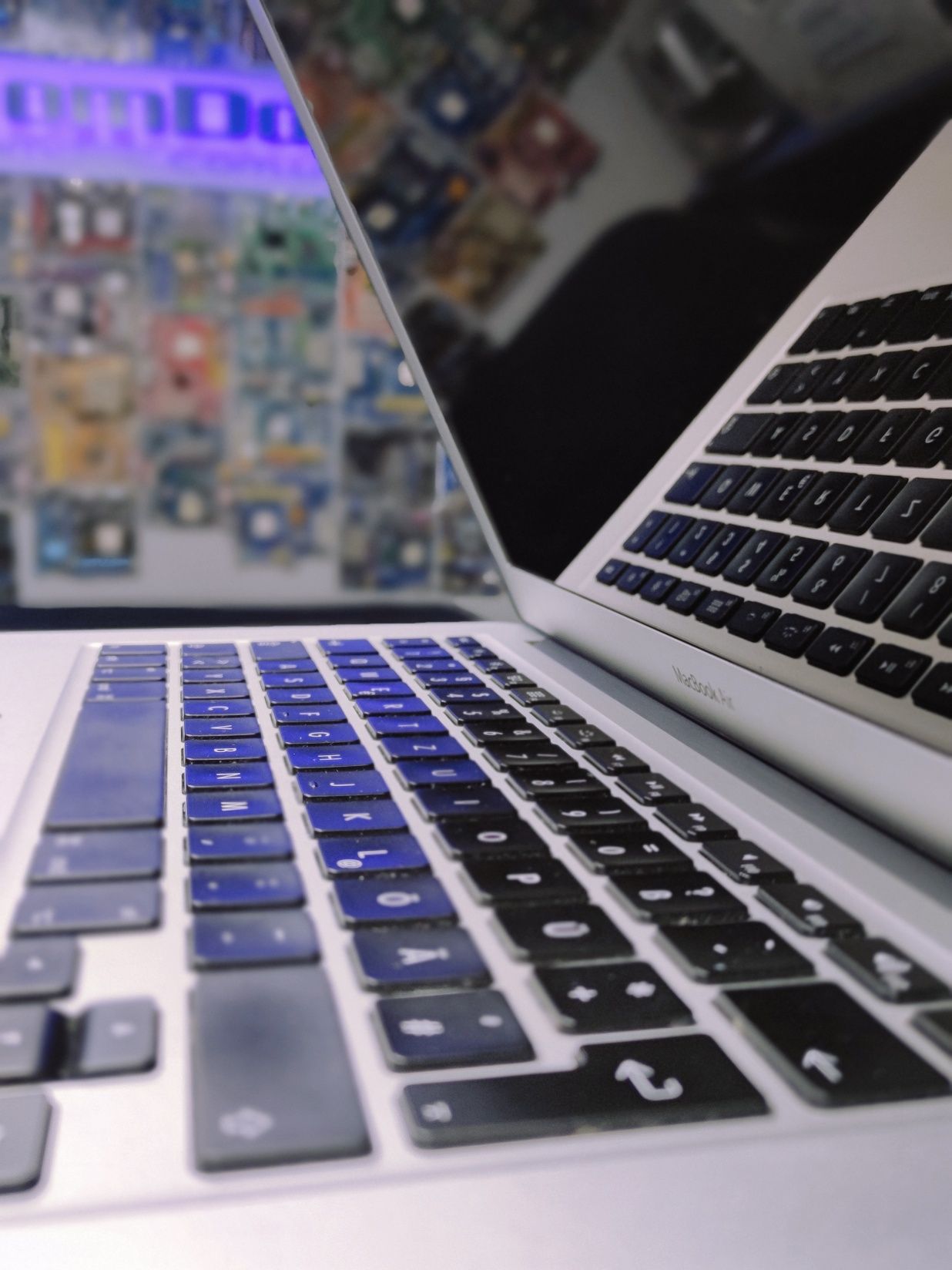 MacBook Air A1466 i7 1.7GHz, 8GB RAM, аккумулятор новый