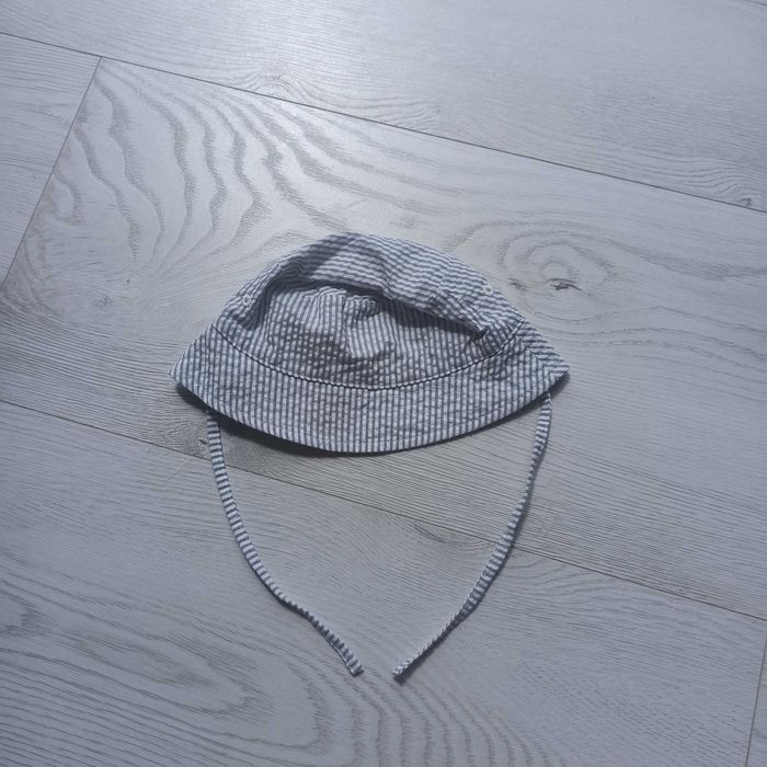 czapeczka na lato kupiona w H&M rozmiar 68/74 zadbana