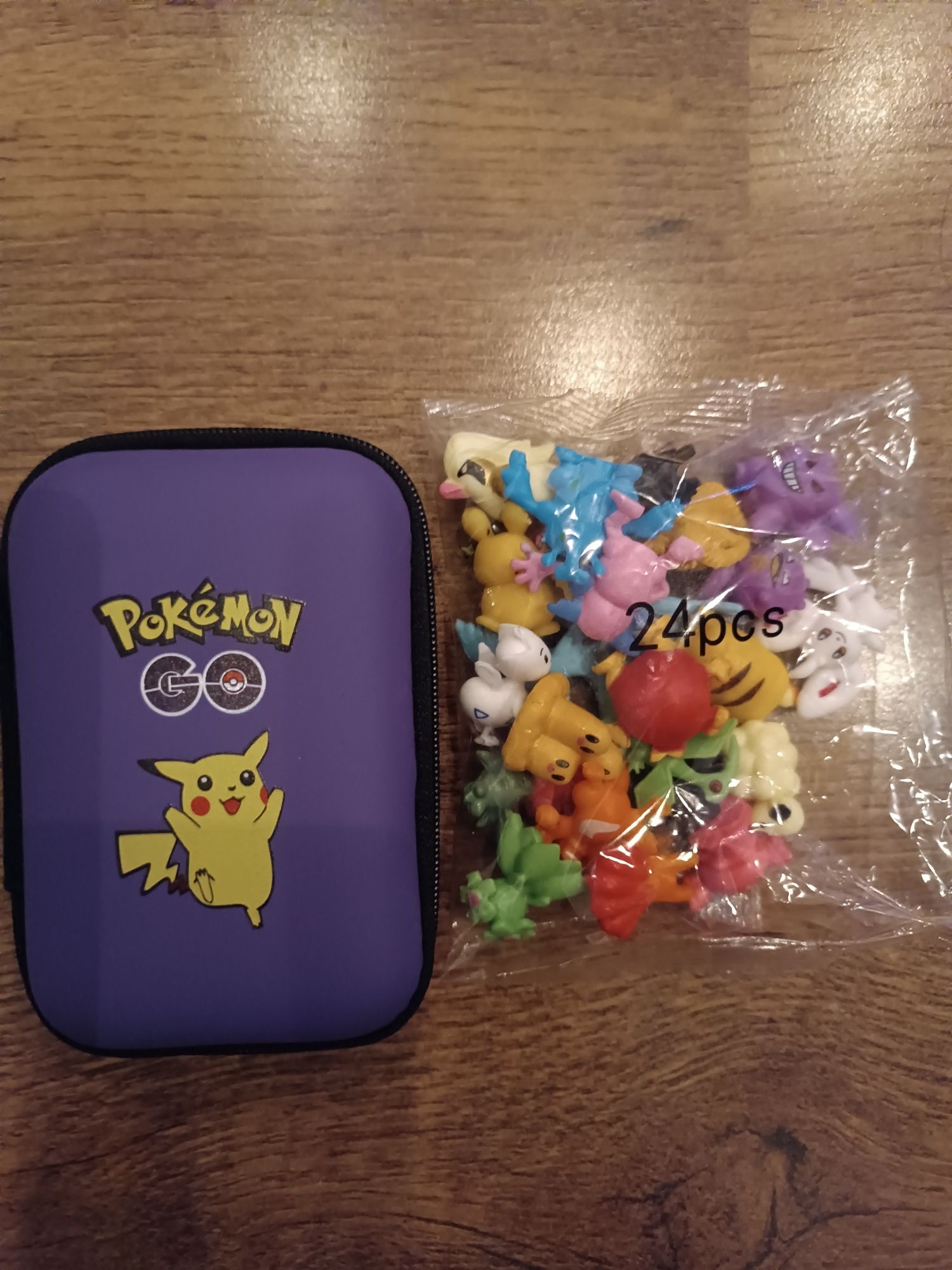 24szt. Pokemon figurek + Etui pudełko