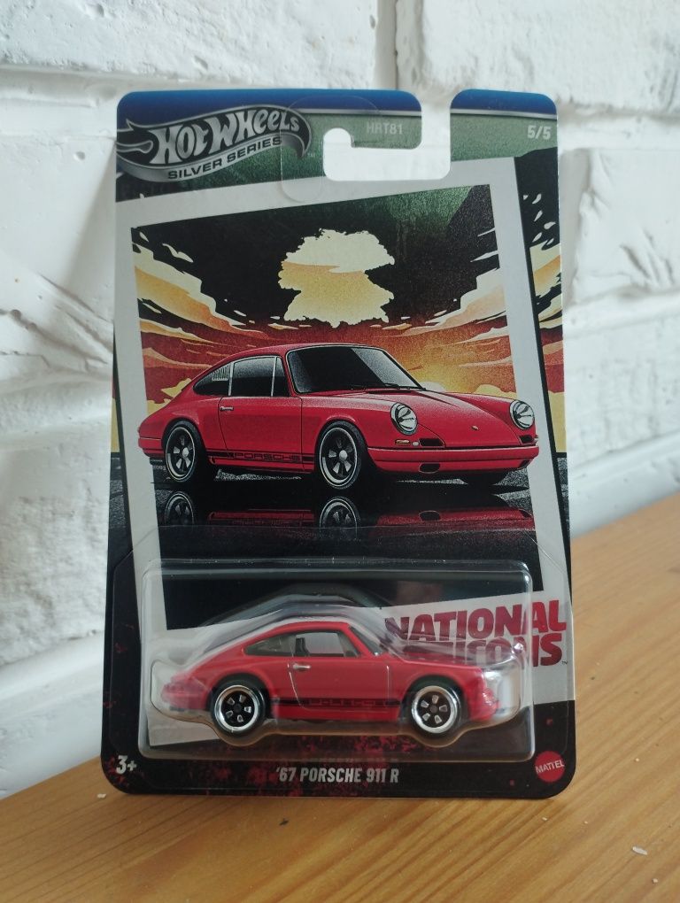 Hot wheels Porsche 911 R silver series