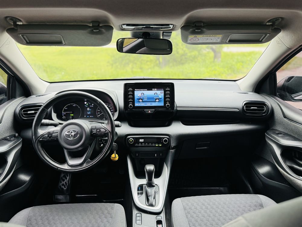 Toyota Yaris 1.5 Hybrid e-CVT Style 2023 рік Official