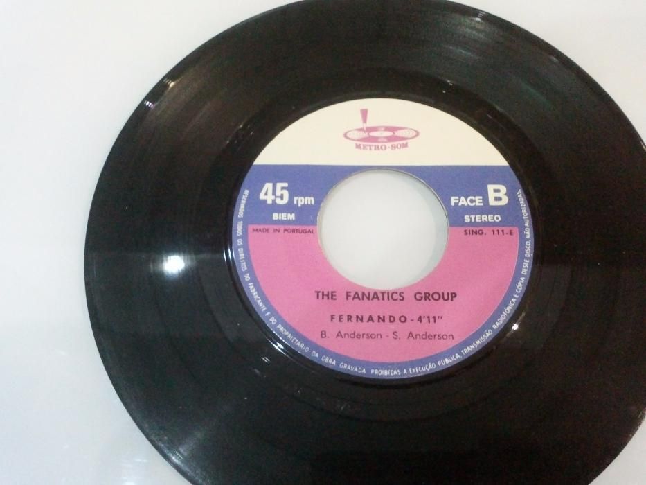 2 discos de Vinil - The Fanatics Group e Pierre Bachelet