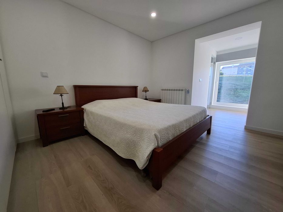 Vende se moradia V3 com 2 suites