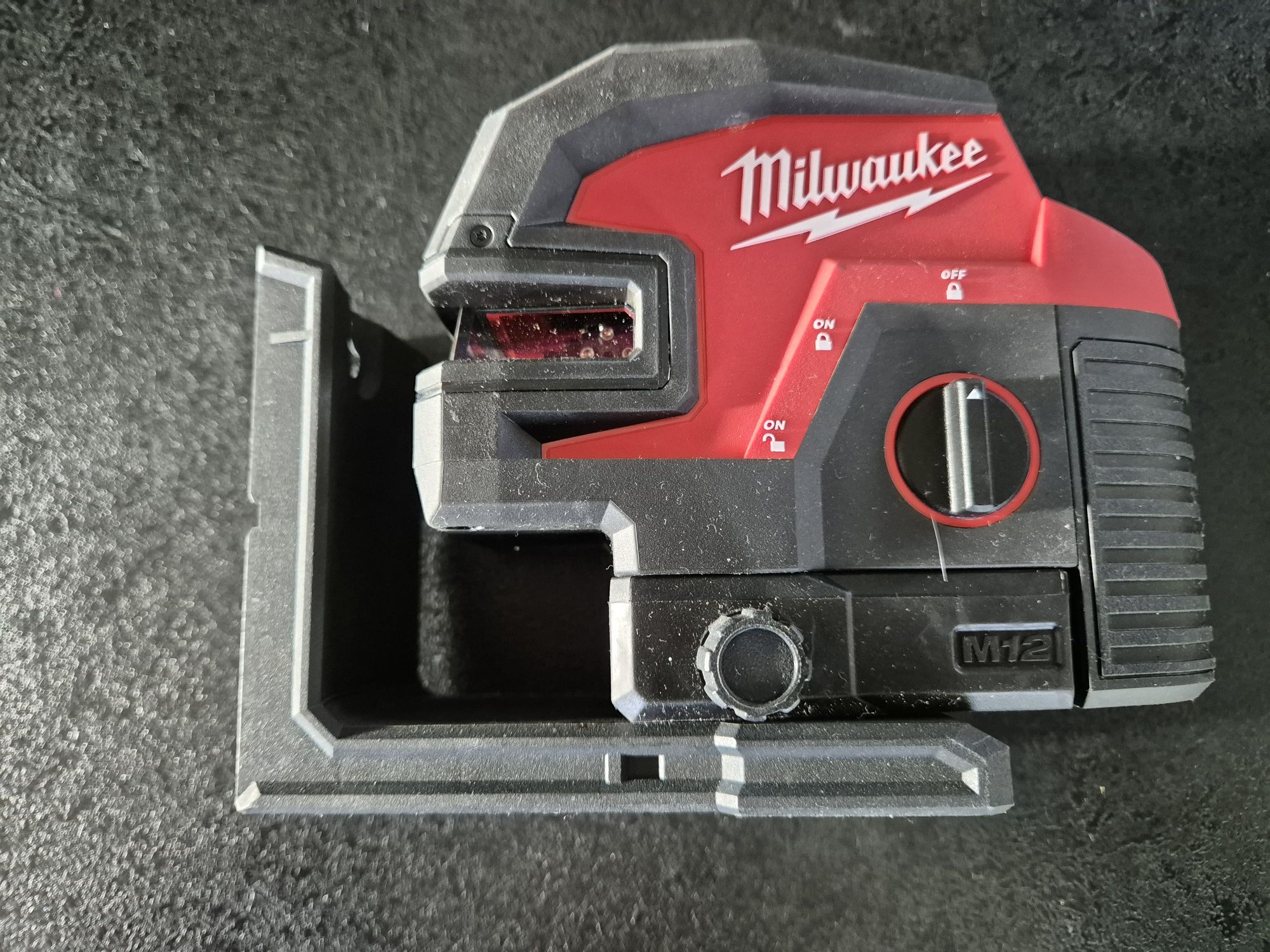 Akumulatorowy Laser krzyżowy MILWAUKEE M12 CLL4P zielony NOWY