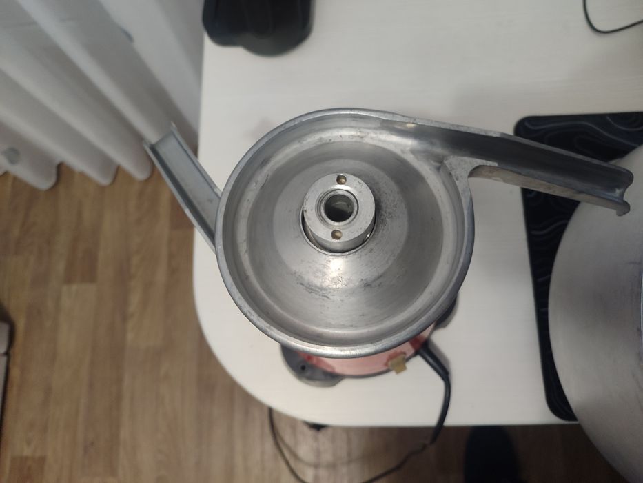 Сепаратор Мотор Січ СЦМ-80 повністю металевий майже новий .