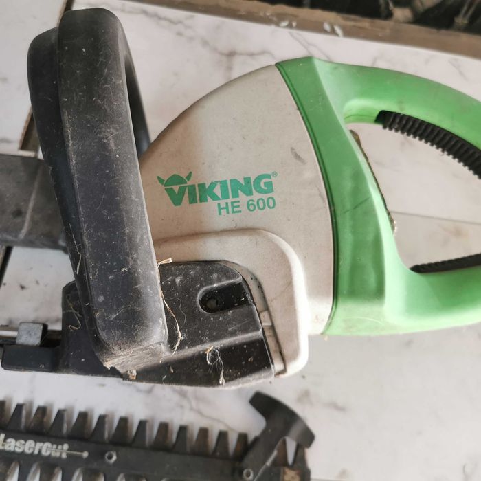 Uszkodzone nożyce elektryczne do żywopłotu Vking HE600 dwa noże