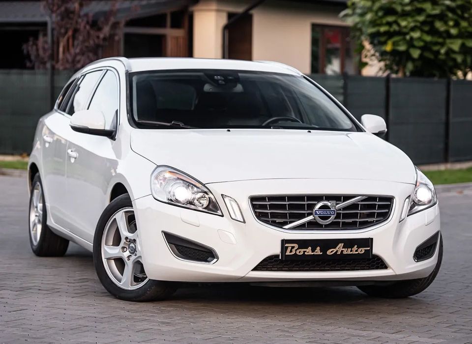 Volvo V60 2.0d3 163KM Xenon Skóra Navi Automat Serwis Gwarancjia !!!