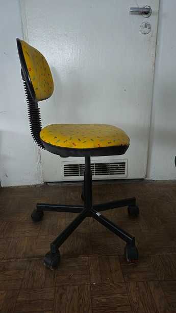 Fotel obrotowy do biurka dla dziecka