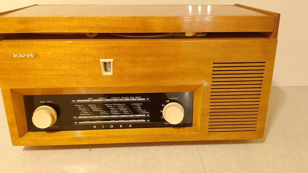 Radio Diora Karol z gramofonem
