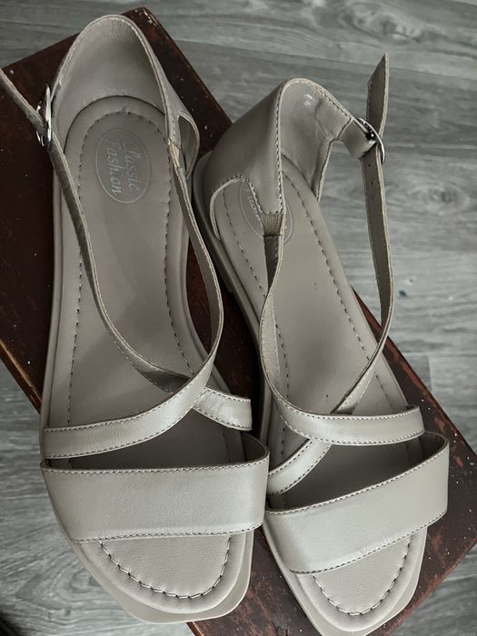 Продам босоніжки 39 розмір