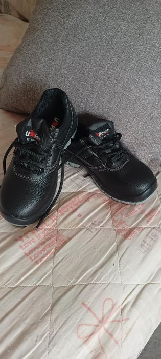 Buty ochronne U Power  roz. 37 (24 cm) stan:nowe