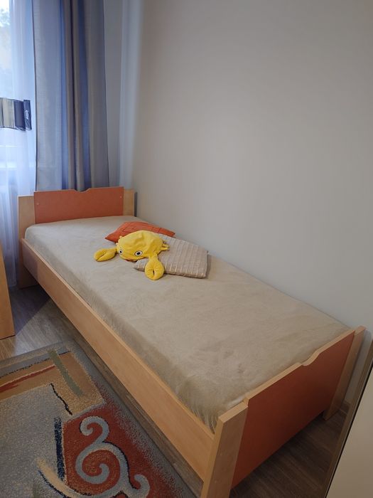 Meble- sofa, fotel, biurko, 2 komody, szafka wisząca, łóżko dziecięce