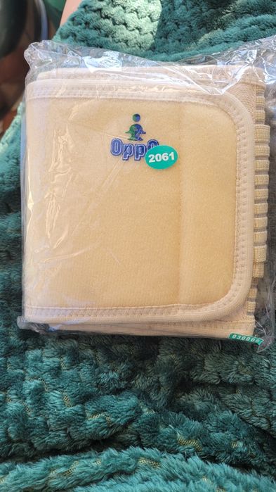 pas lędźwowy uniwersalny, zapakowany oryginalnie nowy.