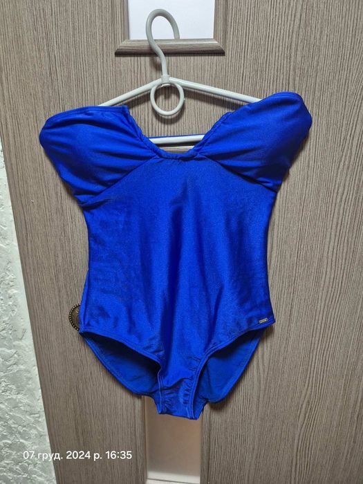 Жіночий синій суцільний купальник бандо