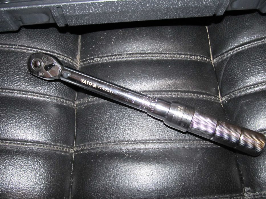 Динамометрический ключ 1/4" диапазон 2.5-20 Нм YATO