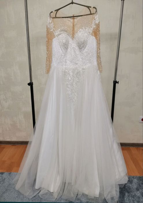 Розкішна весільна сукня з каменями