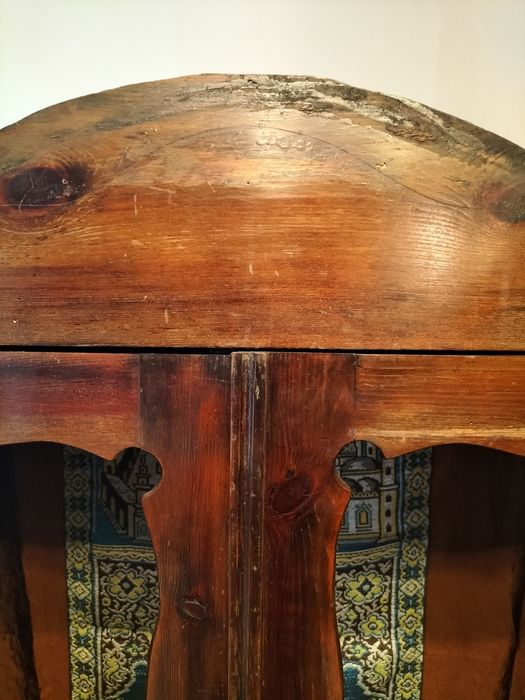 Sprzedam bardzo starą szafę