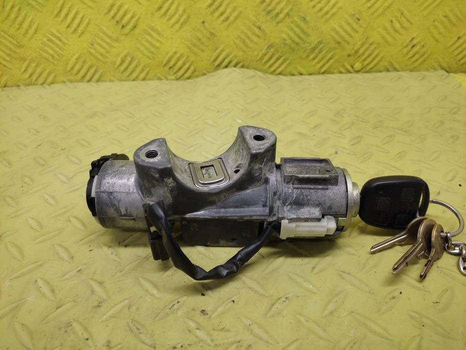 toyota avensis t25 2.0 d4d stacyjka kluczyk 450200504