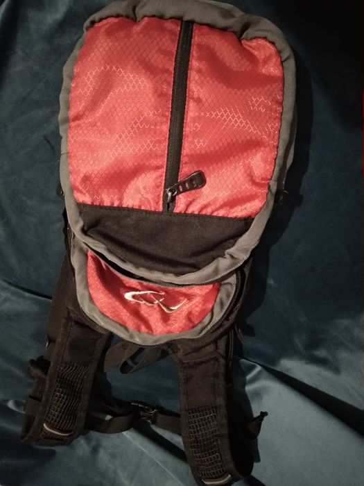 Небольшой рюкзак,много креплений