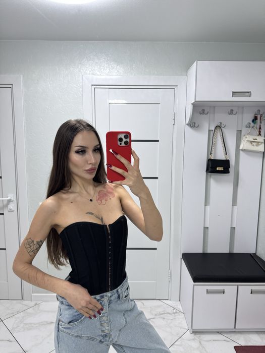 Корсет з застібками спереду PRETTYLITTLETHING