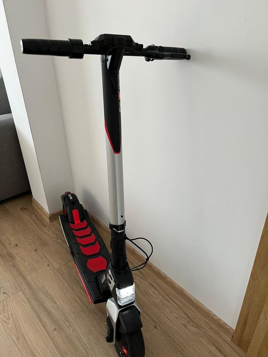 Hulajnoga ESR1 Aprilia uszkodzona