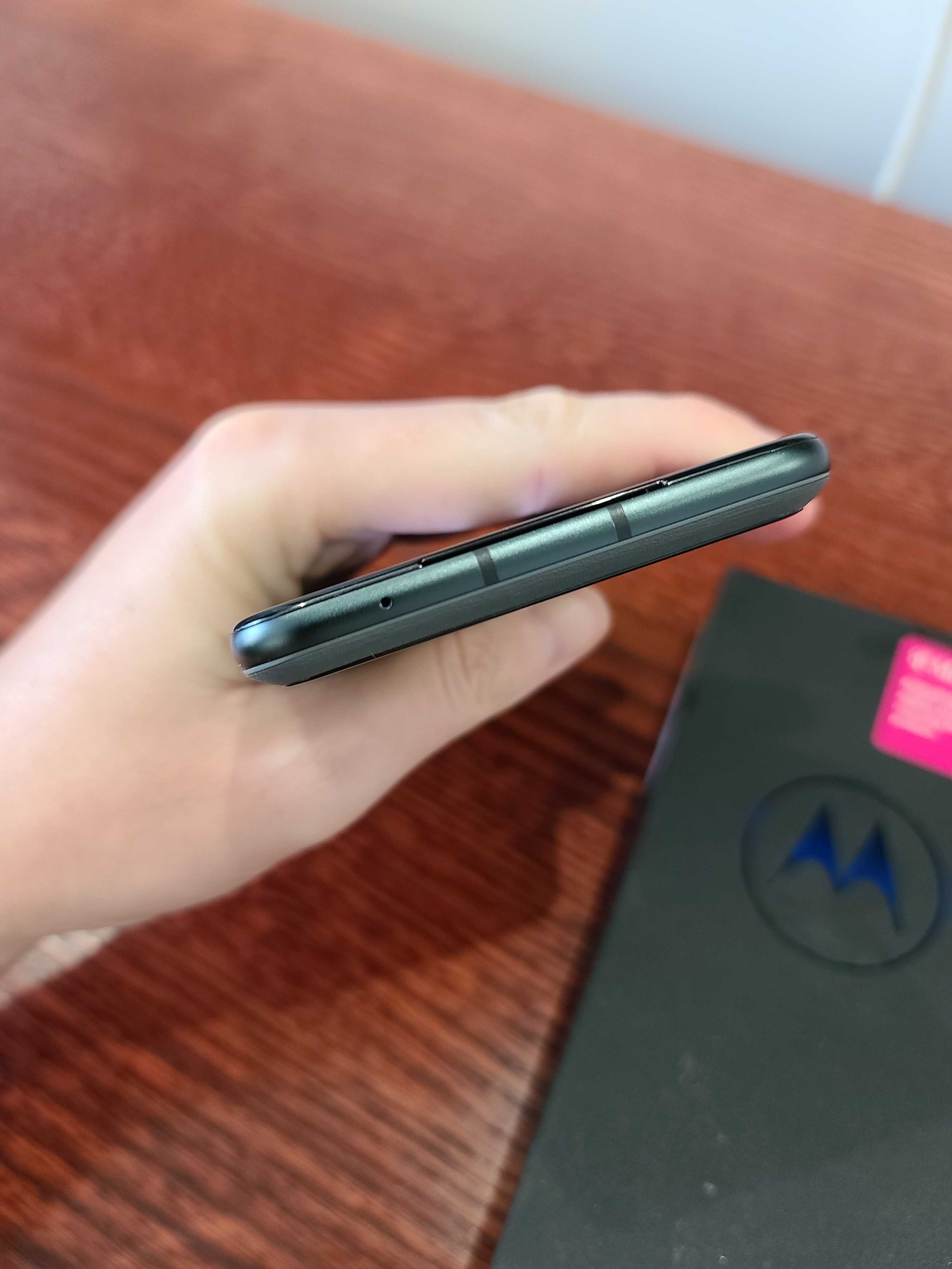 Motorola Razr 2023 XT2323-2, 8/128GB 1 цикл заряду