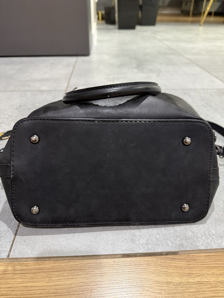 Torebka czarna z paskiem w stylu Michael Kors MK