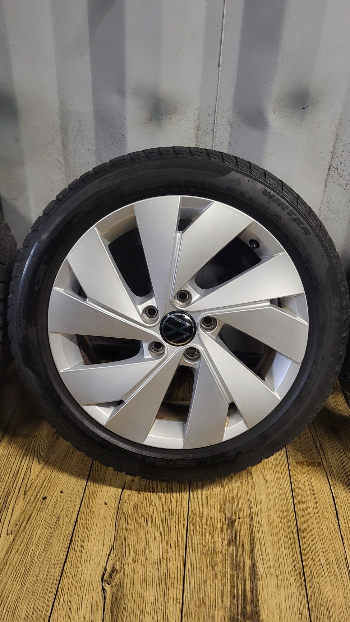 Felgi VW 17" 5x112 z oponami 205/50 R17 Golf 8 7 6 Touran Caddy