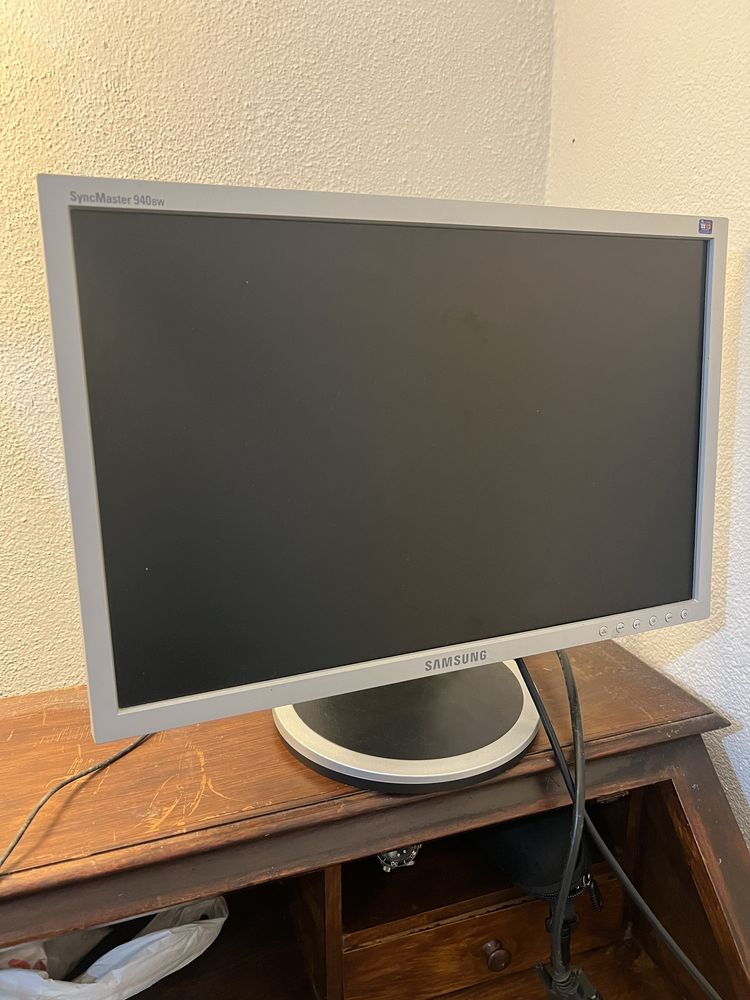 Monitor Samsung LCD 22”