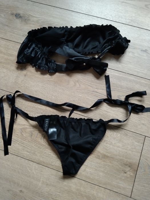 Zestaw bielizny erotycznej Venus wiązany stanik i stringi Wetlook 40 M