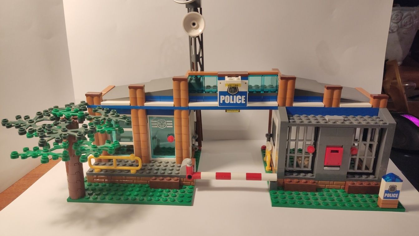 LEGO CITY 4440 Forest Police Station