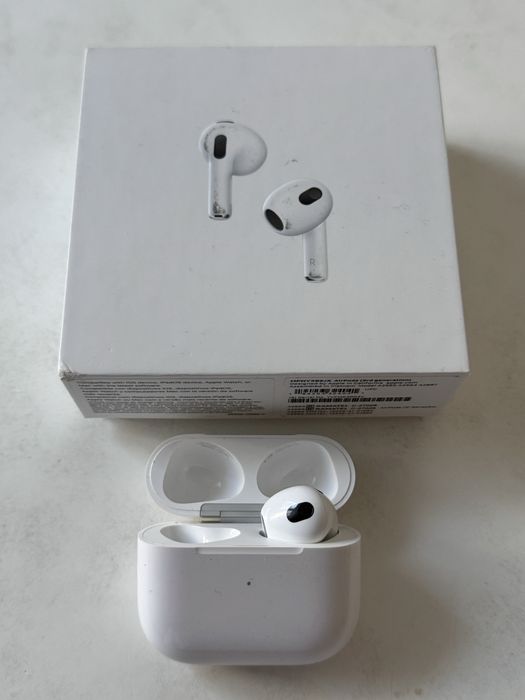 Продам AirPods 3 (original правий навушник та кейс)