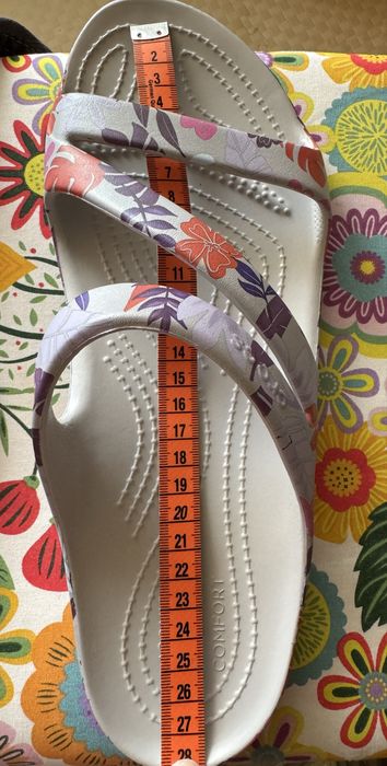 Жіночі шльопанці Crocs