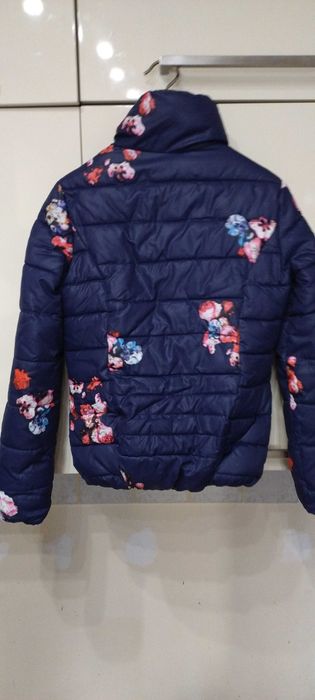 Kurtka puchowa granatowa.