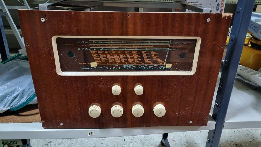 Rádios antigos em madeira