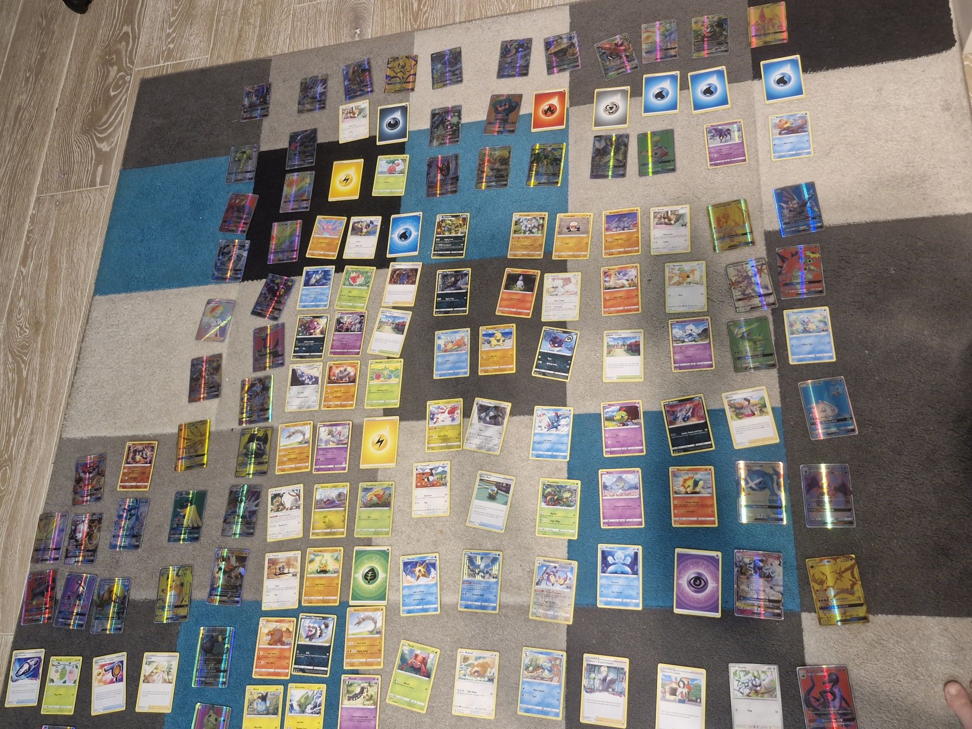 Sprzedam 238 kart pokemon plus album na karty
