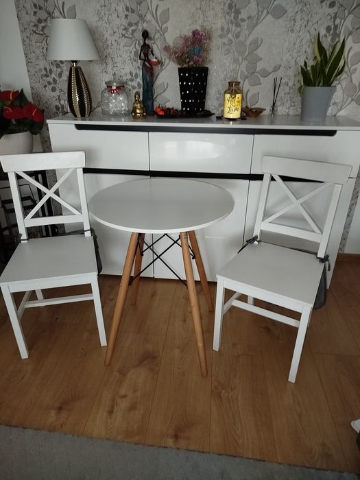 Komplet stolik i dwa krzesła