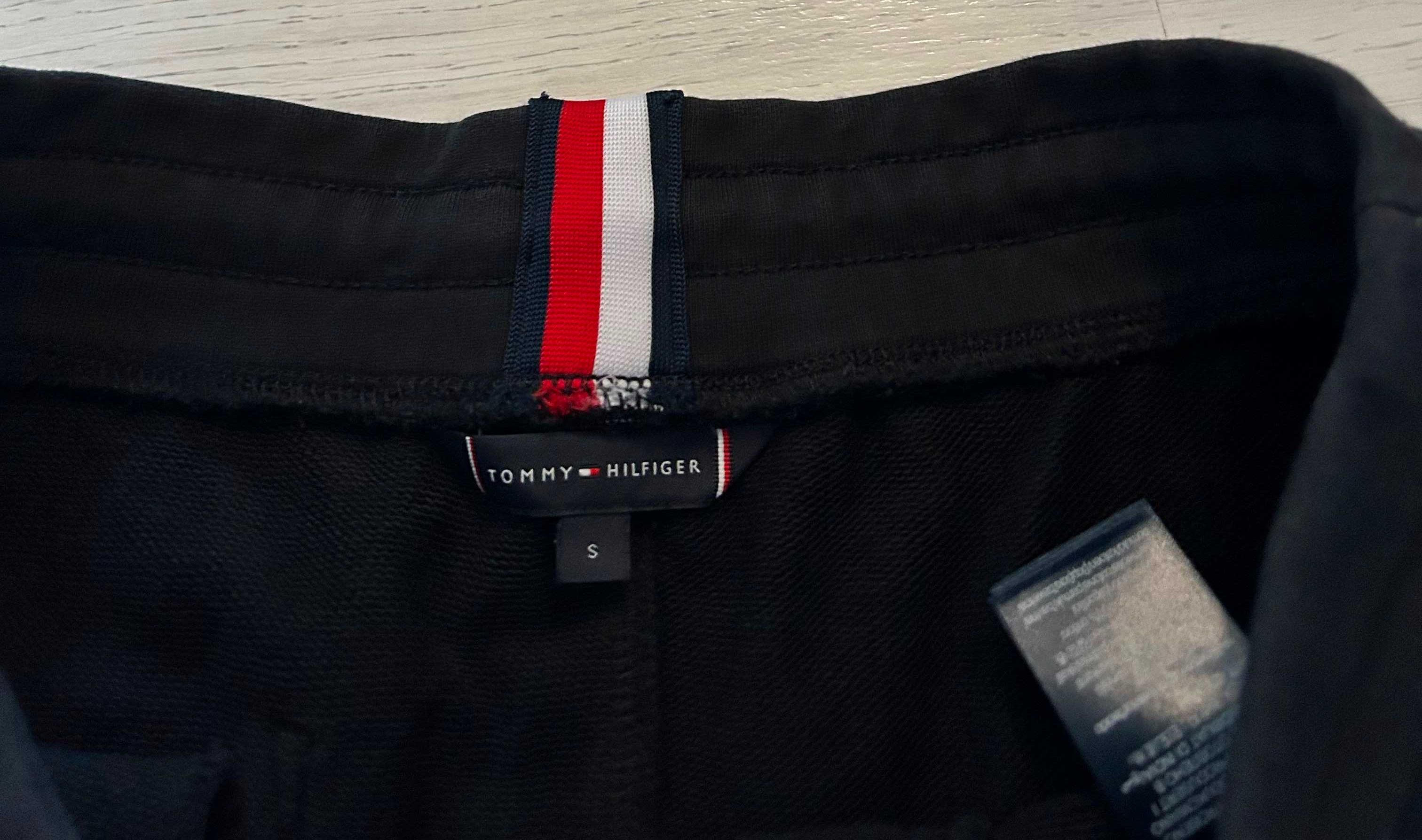 Spodnie dresowe firmy Tommy Hilfiger rozmiar S
