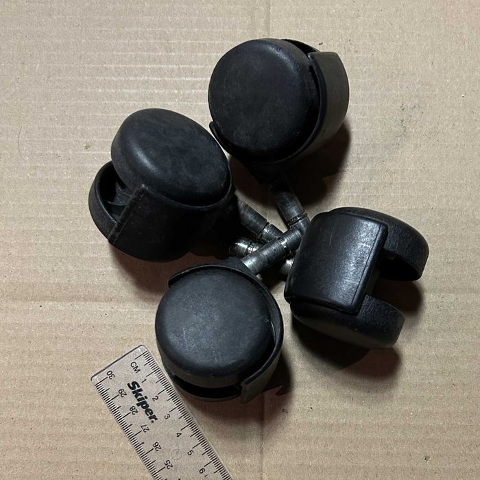 Ролик для офісного крісла з штифтом d.10 мм