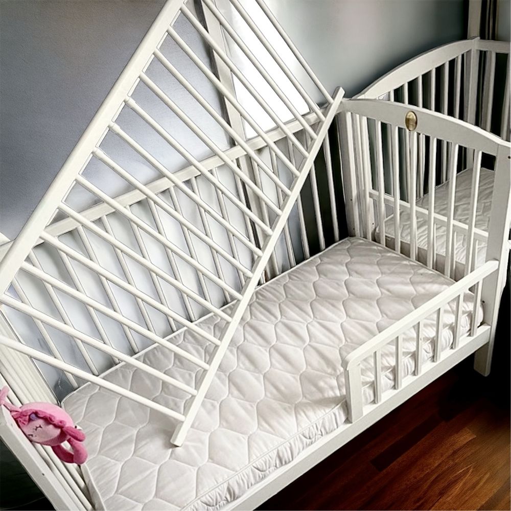 Białe łóżeczko dla dziecka materac barierka do łóżka łóżeczka zestaw
