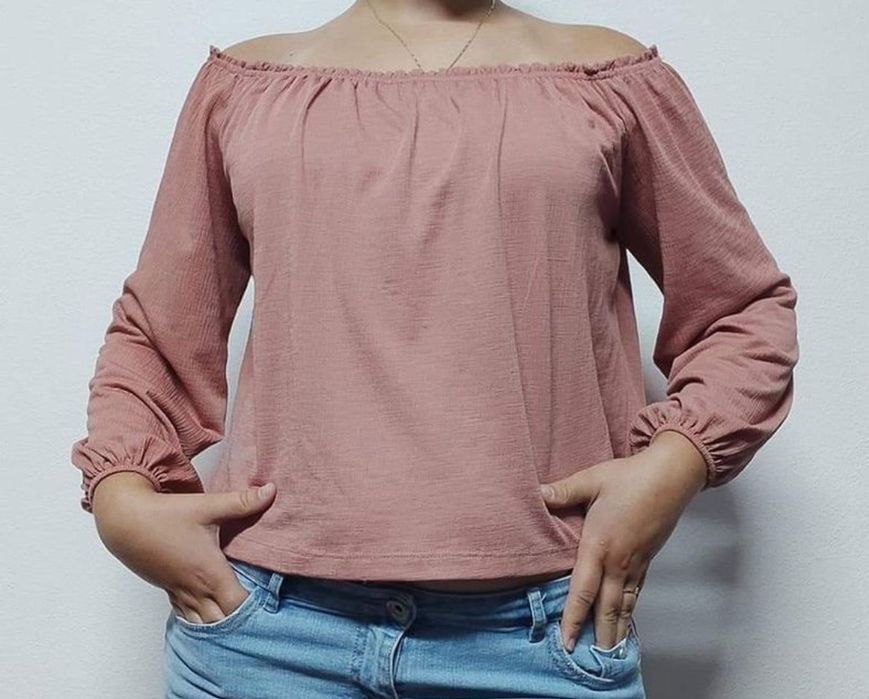 Blusa de ombros à mostra