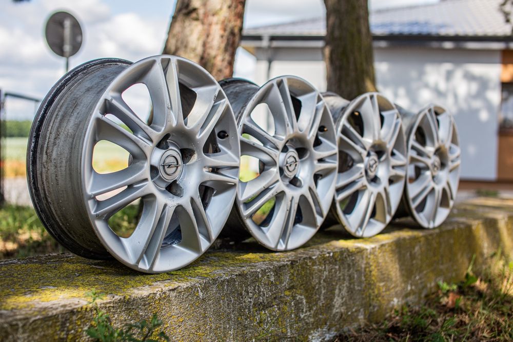 Felgi aluminiowe Opel Corsa ( x 4 ) Rozmiar 15